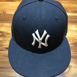 NEW YORK YANKEES BASEBALL HAT*6 7/8*